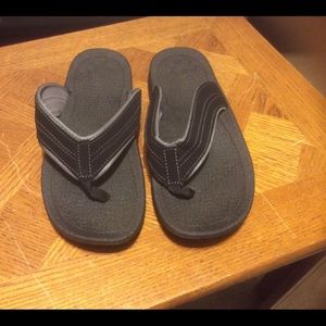 Men’s size 10/12 black flip flops